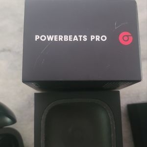 Beats by dre. Powerboats pro